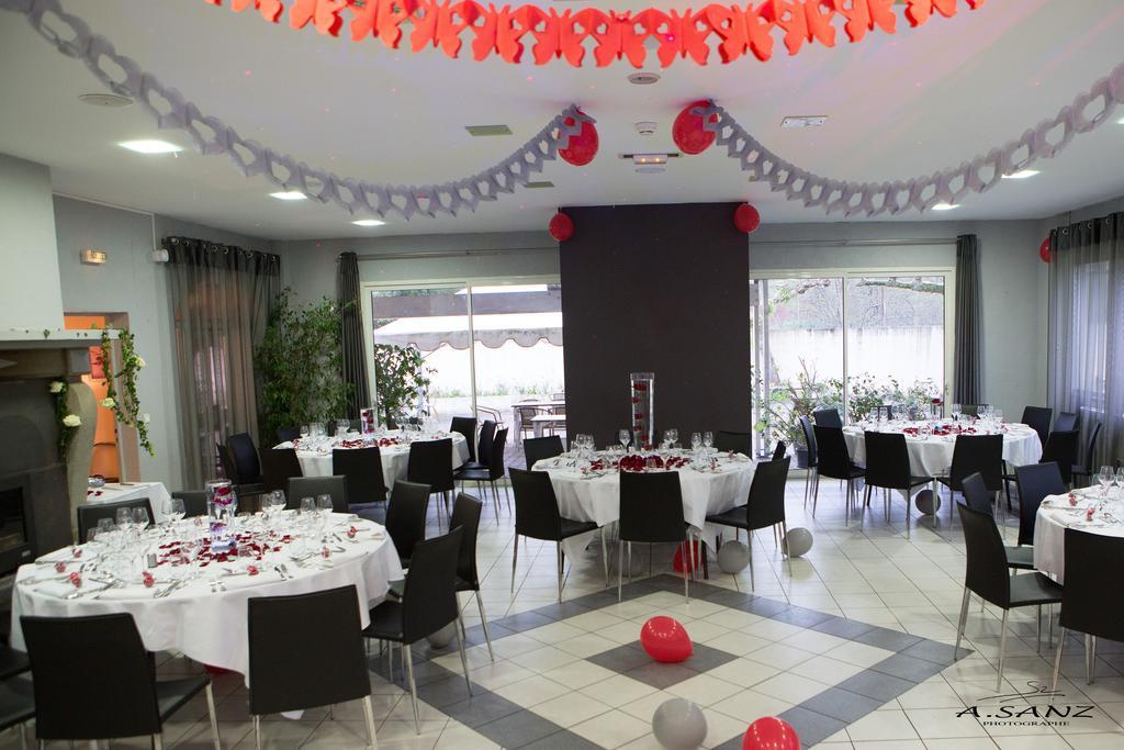 Logis Hotels - Le Pont Bernet - Hotel 2 Etoiles Et Restaurant Le Pian-Médoc エクステリア 写真