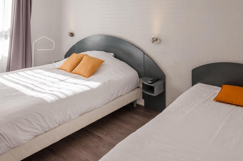 Logis Hotels - Le Pont Bernet - Hotel 2 Etoiles Et Restaurant Le Pian-Médoc 部屋 写真